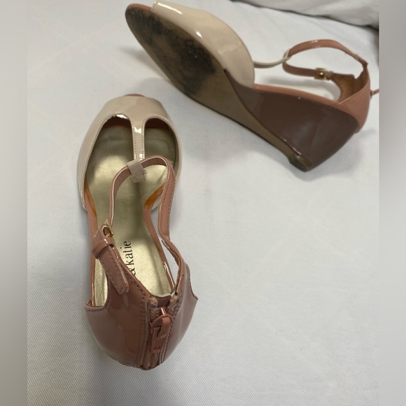 Kelly & Katie open toe wedge shoe - Picture 2 of 2